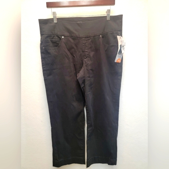 JAG Fenmore Crop Women's Size 14, Black, Pull on, Front Pockets, Back Po… - Picture 1 of 10